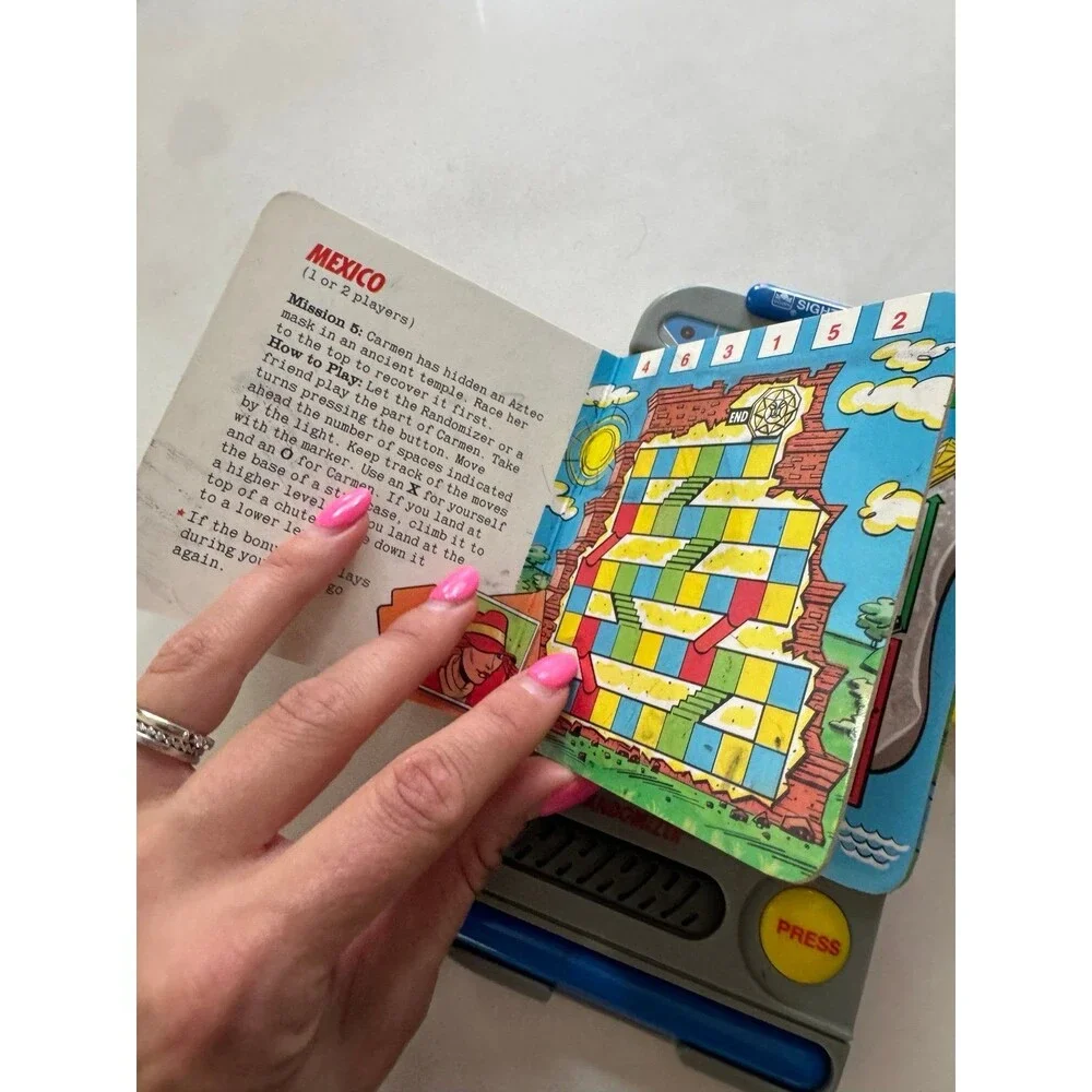 VTG 90s Golden Sight 'N' Sound Where in the World Is Carmen Sandiego Randomizer